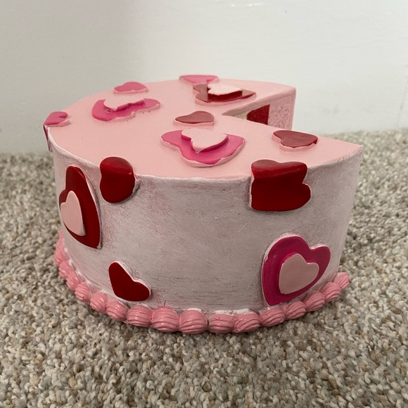 Ecco Faux Valentines Day Cake - Picture 2 of 8